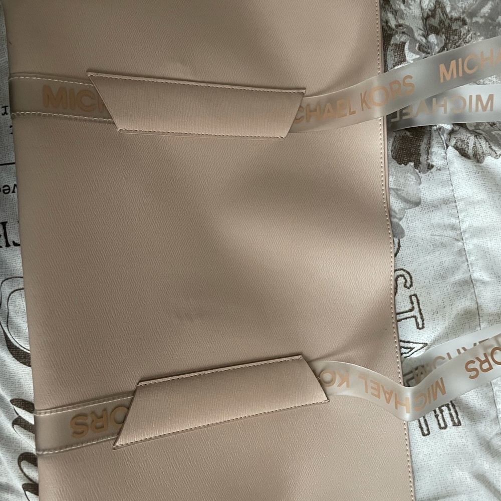 MK tote